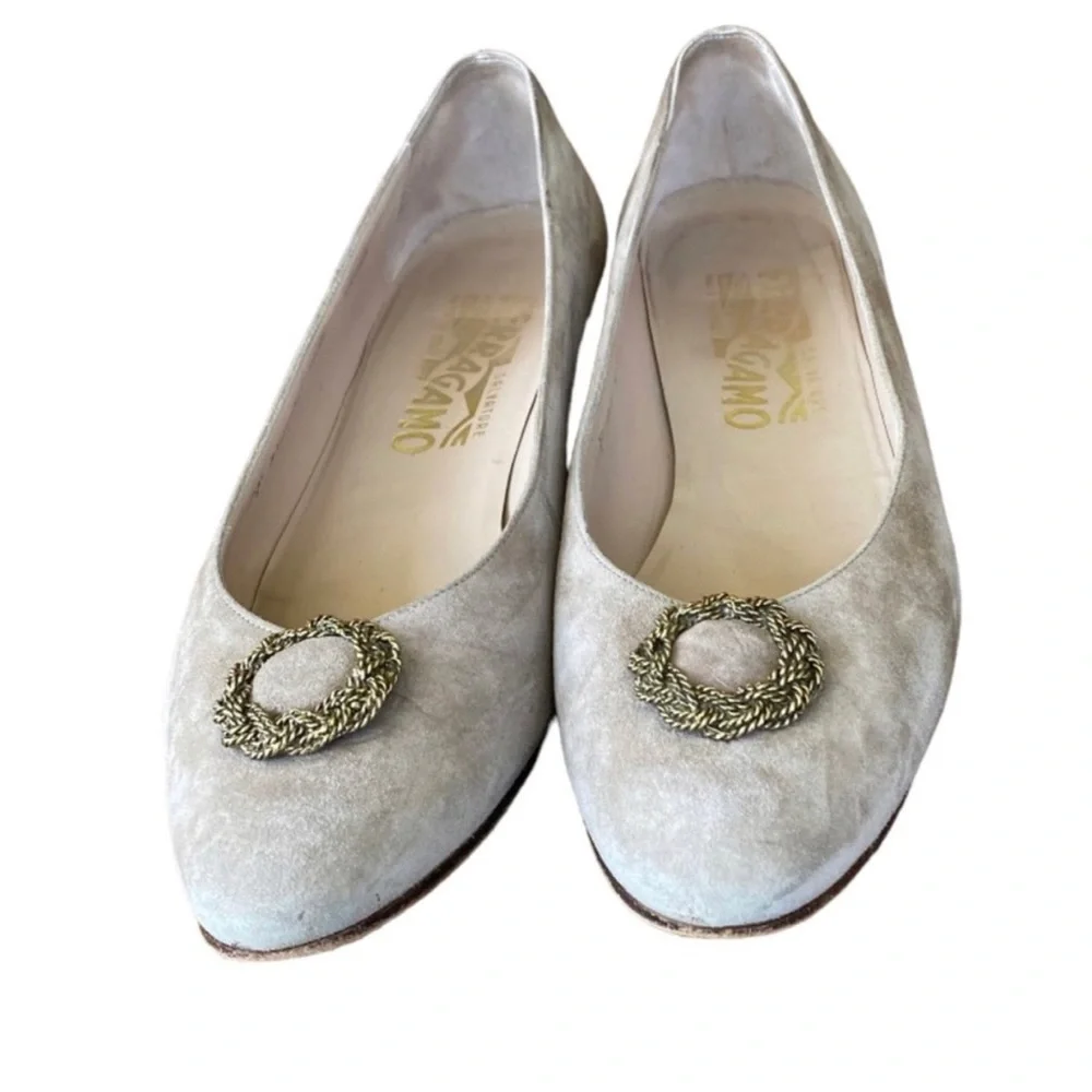 Salvatore Ferragamo vintage suede Narrow kitten heels size 7 1/2 AA